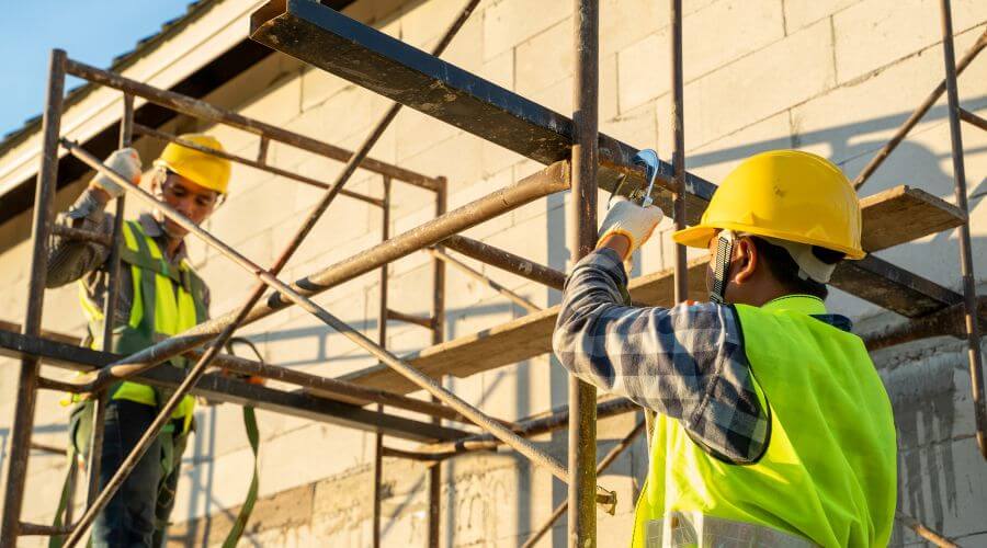 Professional gutter cleaning in Pepeekeo, HI